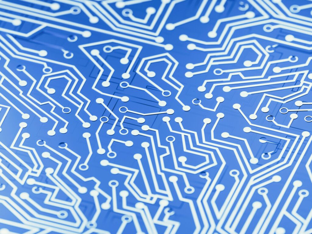 weiße Schaltkreise auf blauem Hintergrund